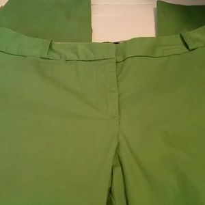 Green cropped pants